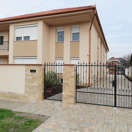 Imola Es Andrea Apartmanhaz 3 Hajdúszoboszló Esterno foto