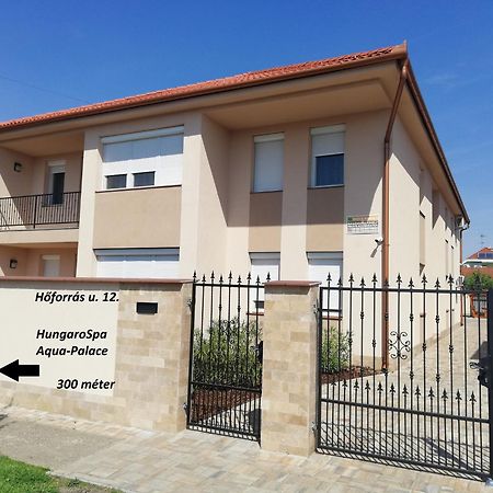 Imola Es Andrea Apartmanhaz 3 Hajdúszoboszló Esterno foto