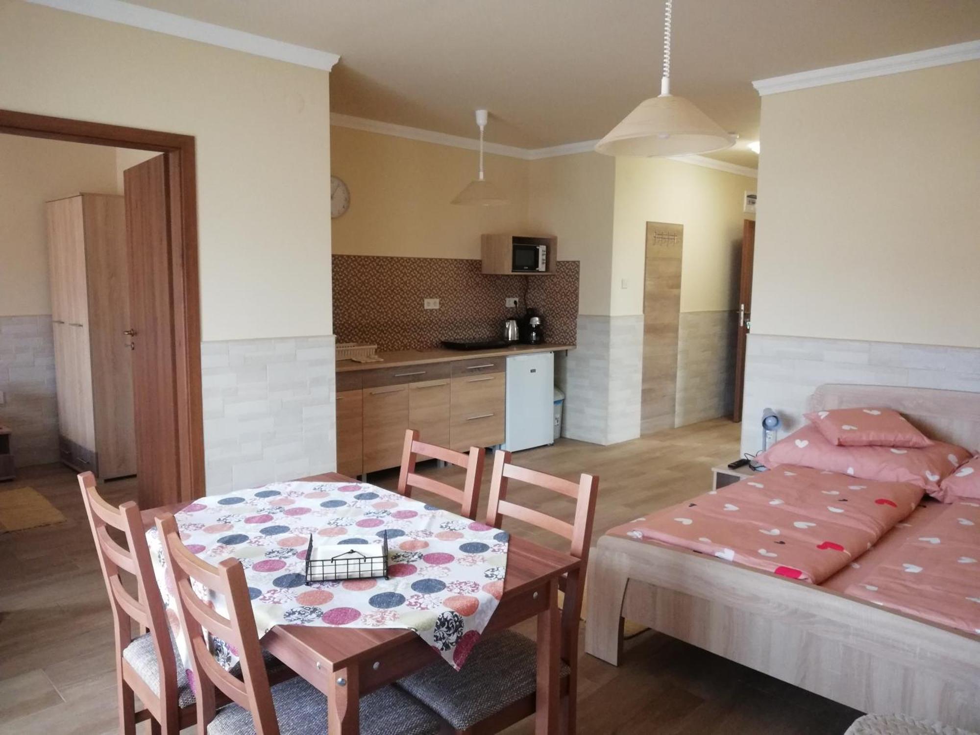 Imola Es Andrea Apartmanhaz 3 Hajdúszoboszló Esterno foto