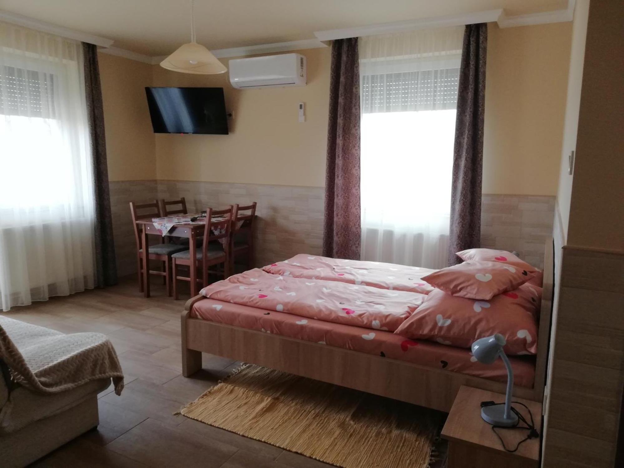 Imola Es Andrea Apartmanhaz 3 Hajdúszoboszló Esterno foto