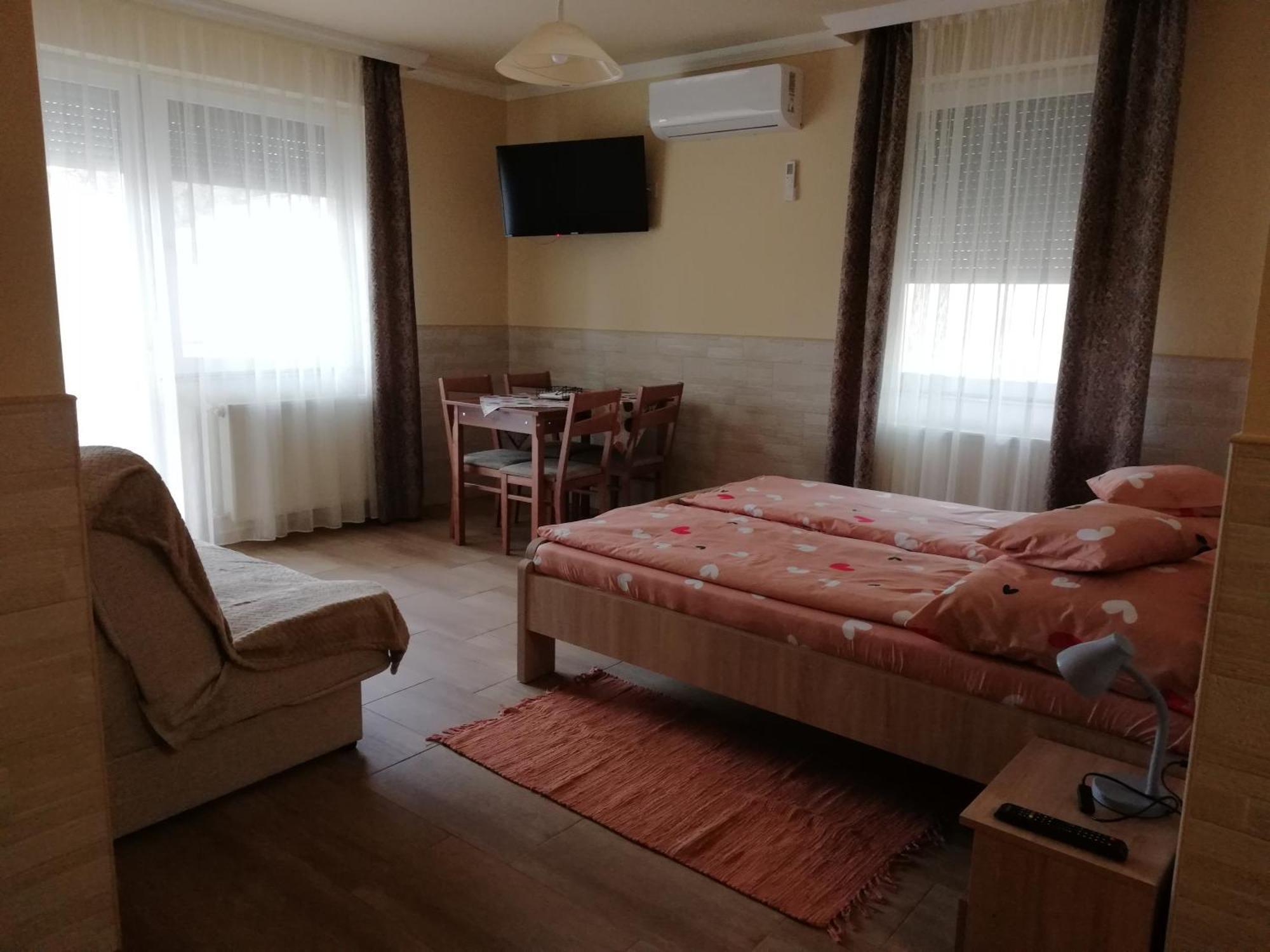 Imola Es Andrea Apartmanhaz 3 Hajdúszoboszló Esterno foto