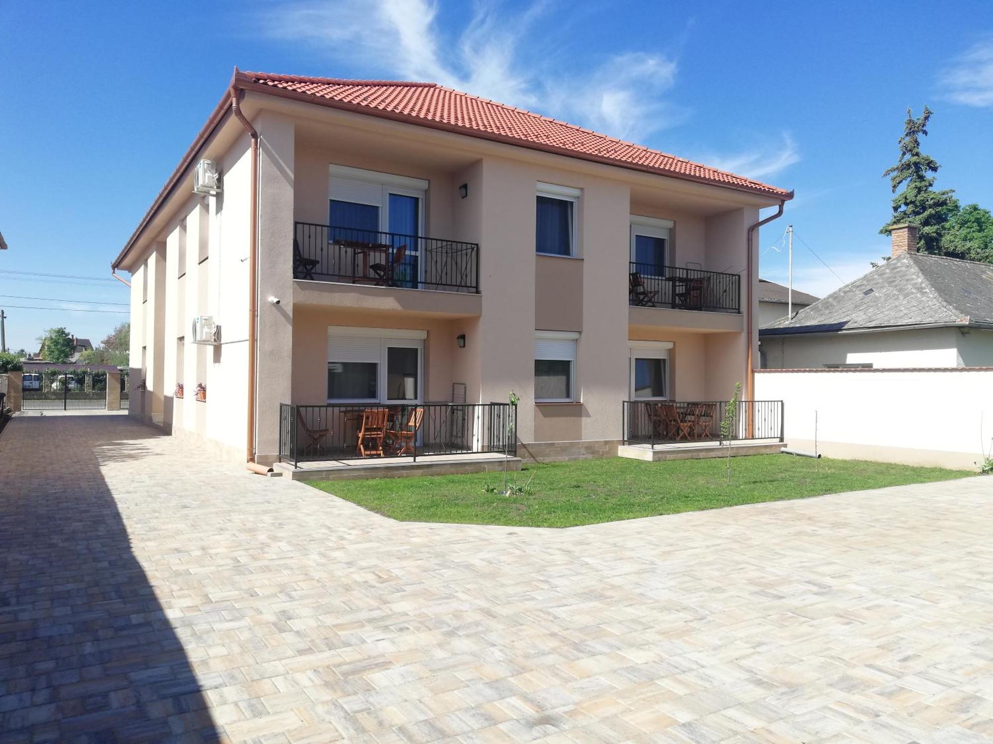 Imola Es Andrea Apartmanhaz 3 Hajdúszoboszló Esterno foto
